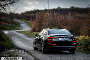 Volvo s60 polestar – rear three-quarter, black on a winding country road