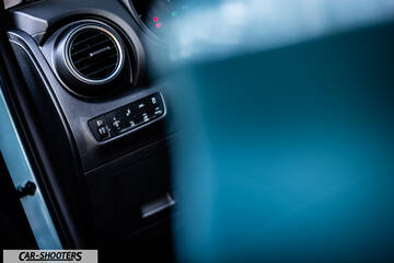 Hyundai Kona electric – dashboard, dashboard air vent close-up