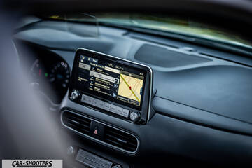 Hyundai Kona electric – dashboard, infotainment touchscreen display