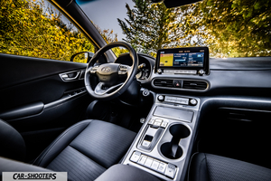 Hyundai Kona electric – dashboard, black interior with touchscreen display