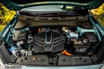 Hyundai Kona electric – engine bay, electric vehicle motor compartment