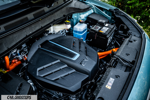 Hyundai Kona electric – engine bay, clean engine compartment layout