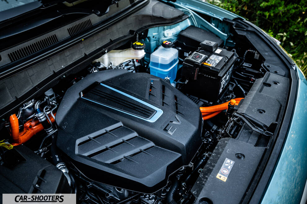 Hyundai Kona electric – engine bay, clean engine compartment layout