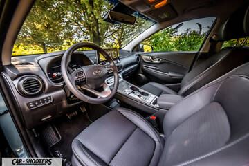 Hyundai Kona electric – interior, black leather front seats