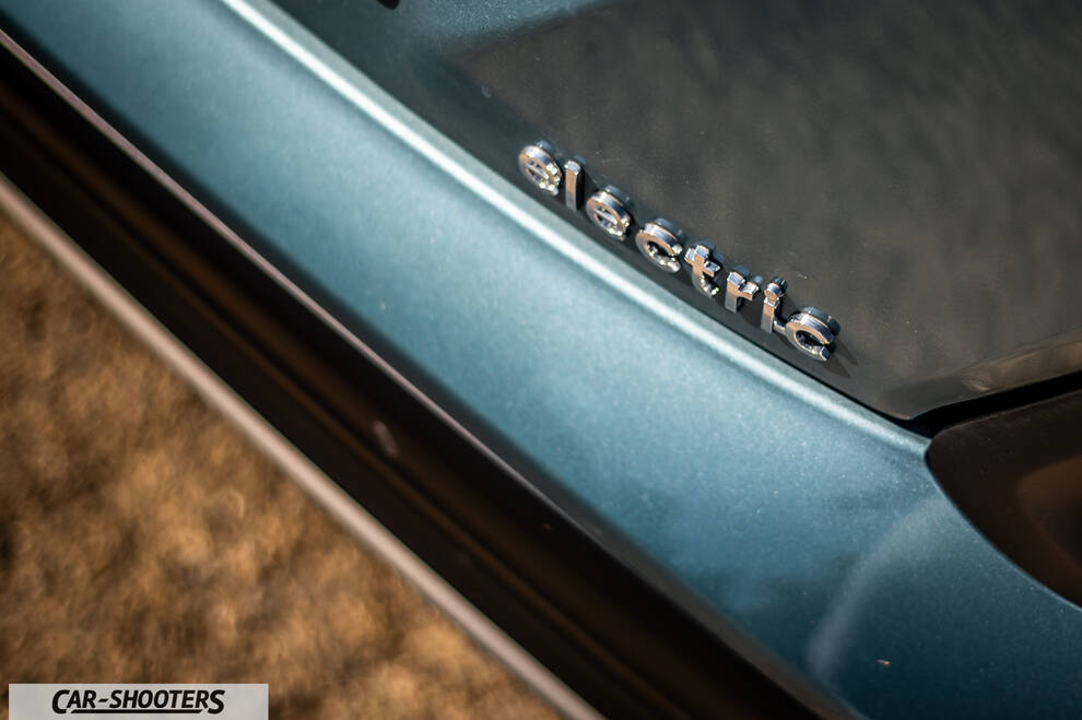Hyundai Kona electric – detail, electric badge close-up