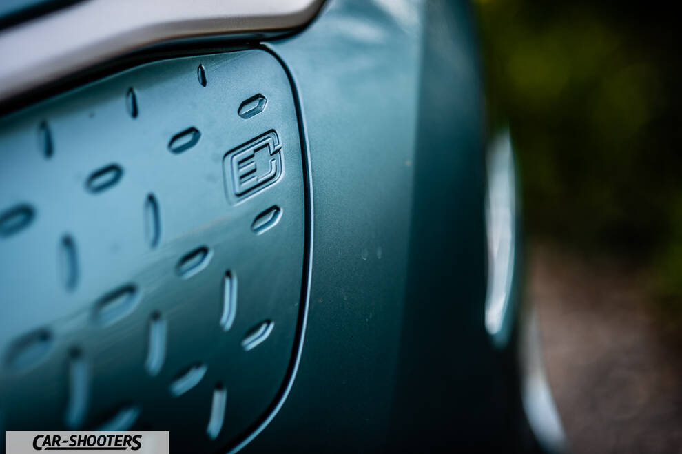 Hyundai Kona electric – detail, charging port door close-up