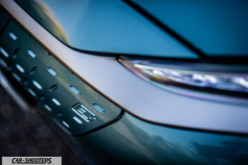 Hyundai Kona electric – detail, front grille pattern close-up