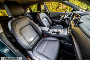 Hyundai Kona electric – interior, leather front seats