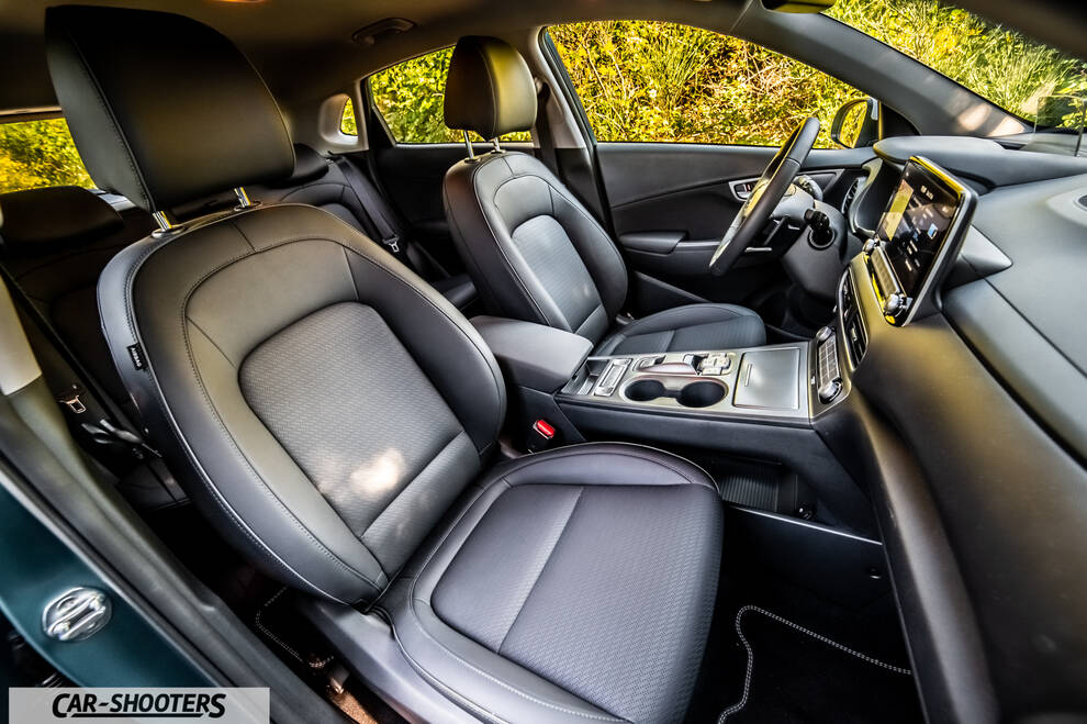 Hyundai Kona electric – interior, leather front seats