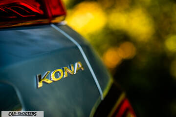Hyundai Kona electric – detail, rear badge close-up