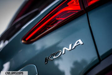 Hyundai Kona electric – detail, rear badge close-up