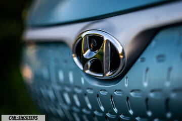 Hyundai Kona electric – detail, emblem close-up