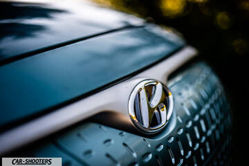 Hyundai Kona electric – detail, emblem close-up