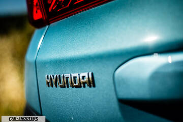 Hyundai Kona electric – detail, rear badge close-up