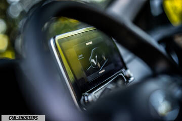 Hyundai Kona electric – dashboard, infotainment screen showing drive mode