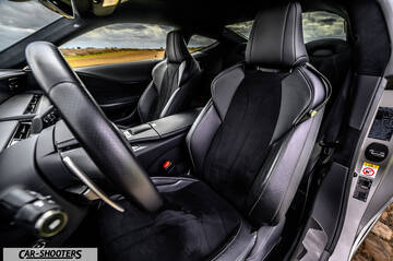 Lexus LC500h – interior, leather front seats