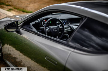 Lexus LC500h – side profile, grey metallic parked near a grassy verge
