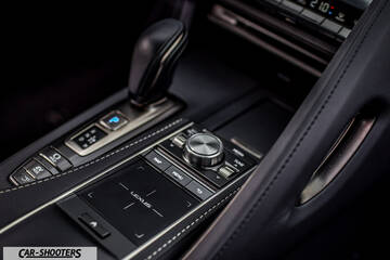 Lexus LC500h – interior, center console and shifter