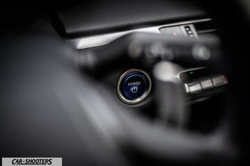 Lexus LC500h – detail, start button close-up