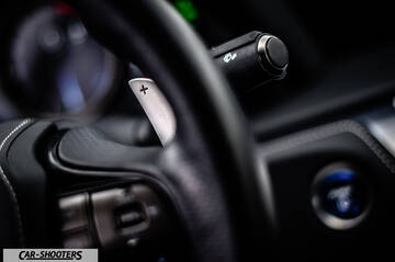 Lexus LC500h – detail, paddle shifter close-up