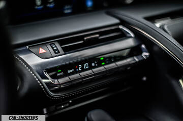 Lexus LC500h – dashboard, climate control panel