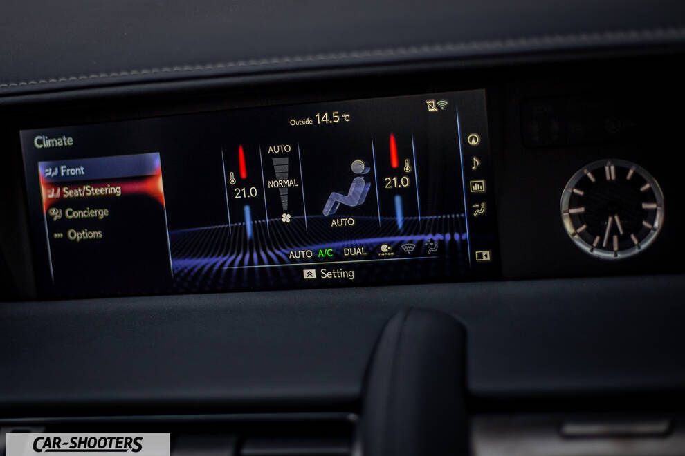 Lexus LC500h – dashboard, climate control infotainment screen