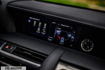 Lexus LC500h – dashboard, digital instrument cluster