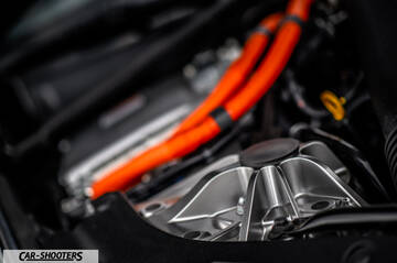 Lexus LC500h – engine bay, bright orange high voltage cables