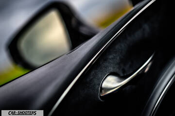 Lexus LC500h – detail, interior door handle close-up