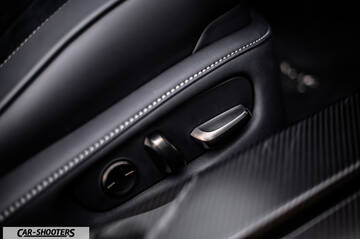 Lexus LC500h – interior, leather front seat controls