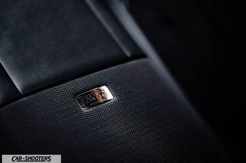 Lexus LC500h – detail, interior badge close-up