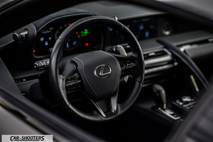 Lexus LC500h – dashboard, leather steering wheel close-up