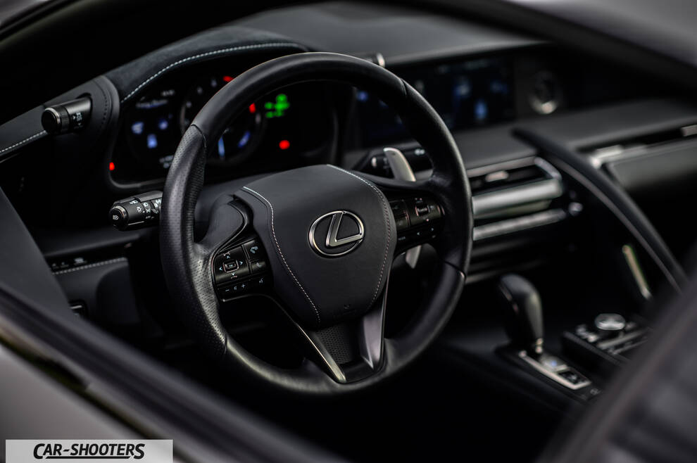Lexus LC500h – dashboard, leather steering wheel close-up