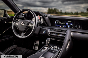 Lexus LC500h – dashboard, modern driver cockpit
