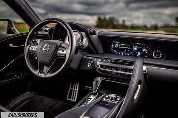 Lexus LC500h – dashboard, modern driver cockpit