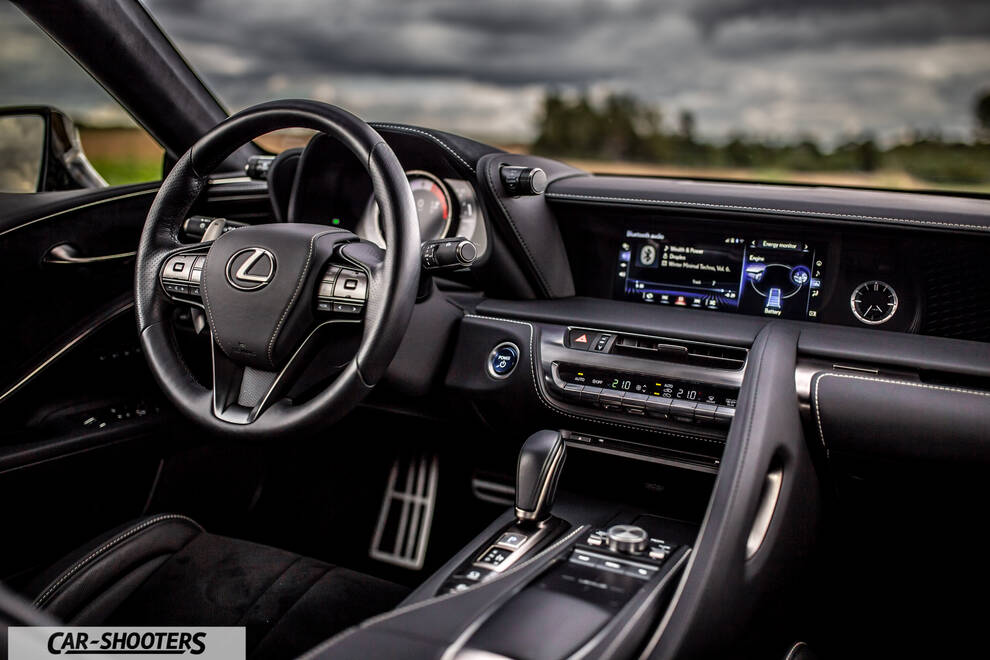 Lexus LC500h – dashboard, modern driver cockpit