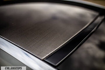 Lexus LC500h – detail, carbon fiber roof panel close-up