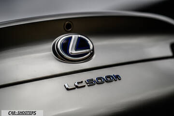 Lexus LC500h – detail, rear badge close-up