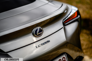 Lexus LC500h – detail, rear badge close-up