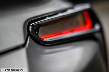 Lexus LC500h – detail, taillight close-up