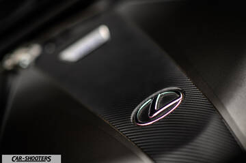 Lexus LC500h – engine bay, carbon fiber engine cover close-up
