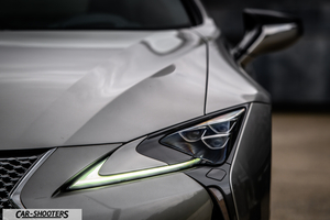 Lexus LC500h – detail, headlight and hood close-up