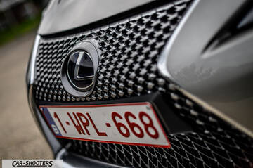 Lexus LC500h – detail, front grille close-up