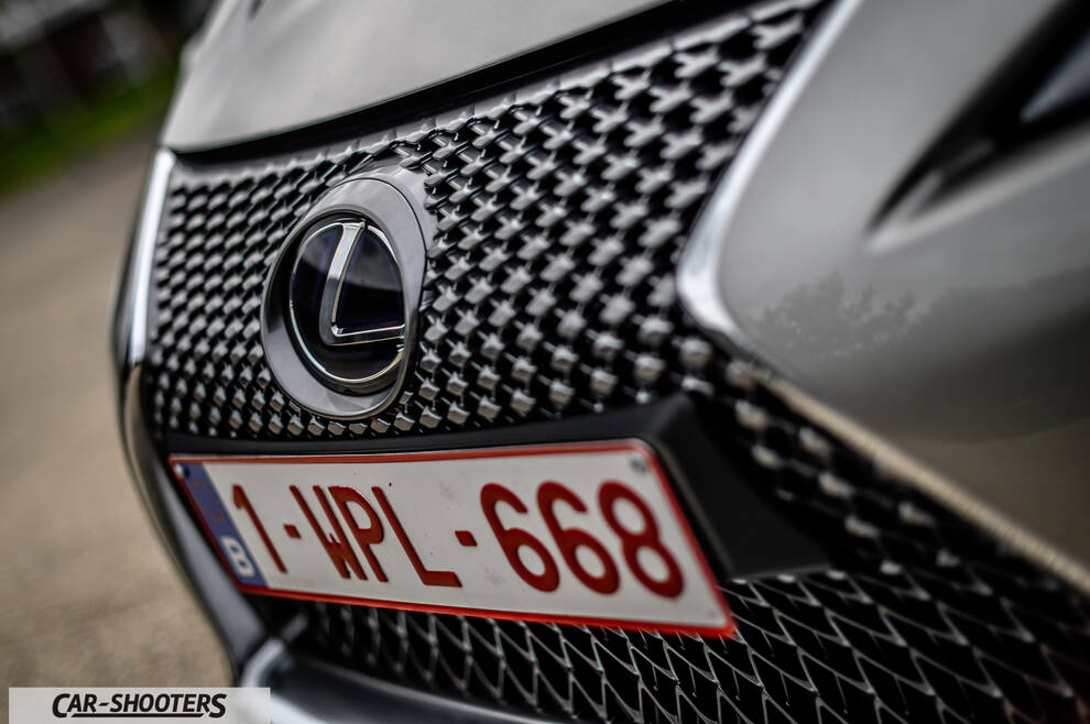 Lexus LC500h – detail, front grille close-up