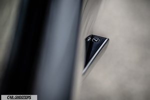 Lexus LC500h – detail, exterior badge close-up