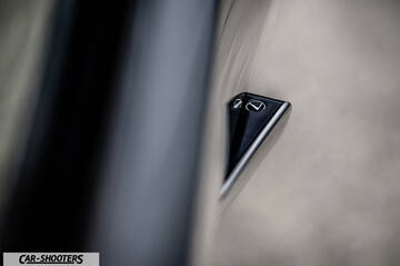 Lexus LC500h – detail, exterior badge close-up