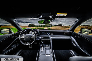 Lexus LC500h – dashboard, view from inside looking out