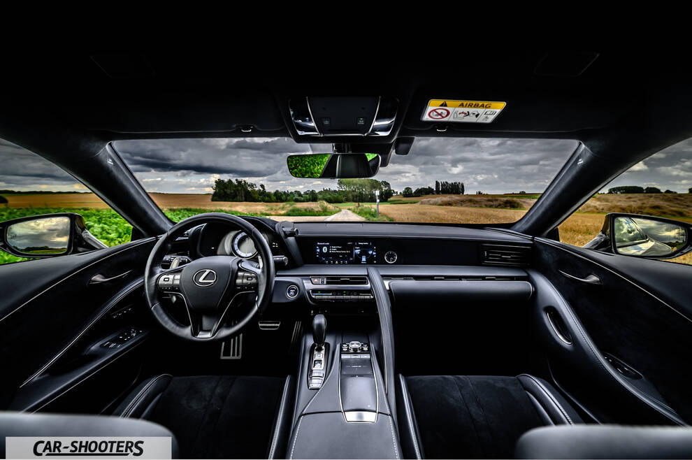 Lexus LC500h – dashboard, view from inside looking out