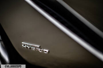 Lexus LC500h – detail, badge close-up