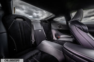 Lexus LC500h – interior, black rear seats